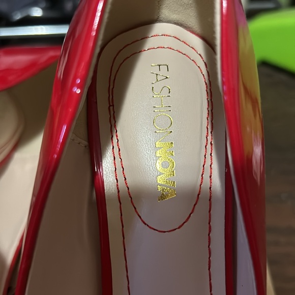 Red fashion nova heels size 8 - Picture 2 of 3